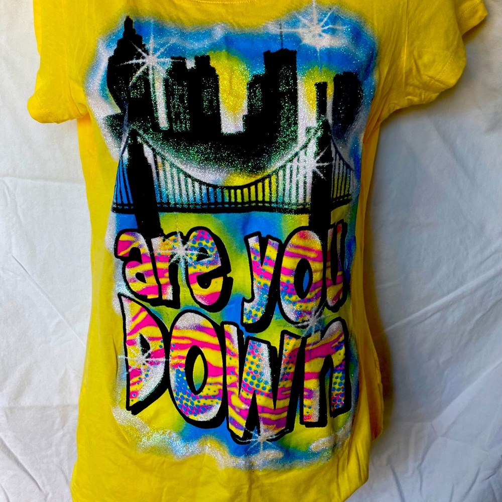 2/$12 if you bundle w/another 2/$12 Womans vintage NYC ”Are You Down” tee shirt.